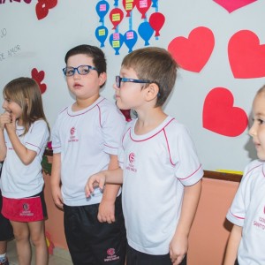 EDUCAÇÃO INFANTIL: SINGELOS GESTOS E SORRISOS, ORAÇÕES E BENÇÃOS - DIA DAS MÃES 2024