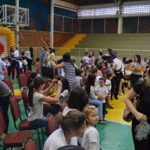 APRESENTAÇÕES EM HOMENAGEM AO DIA DAS MÃES