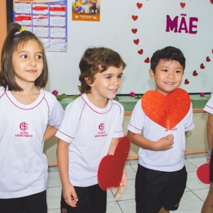 EDUCAÇÃO INFANTIL: SINGELOS GESTOS E SORRISOS, ORAÇÕES E BENÇÃOS - DIA DAS MÃES 2024