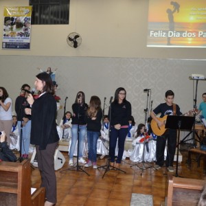 MISSA EM HOMENAGEM AOS PAIS