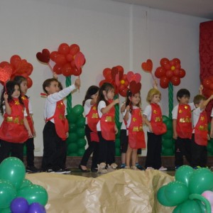 HOMENAGEM DA EDUCAÇÃO INFANTIL ÀS MÃES