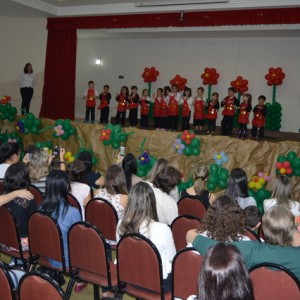 HOMENAGEM DA EDUCAÇÃO INFANTIL ÀS MÃES