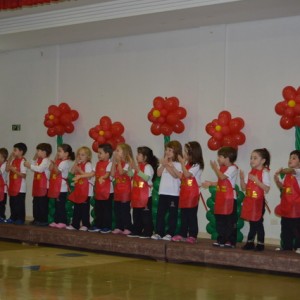 HOMENAGEM DA EDUCAÇÃO INFANTIL ÀS MÃES