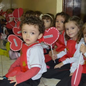 HOMENAGEM DA EDUCAÇÃO INFANTIL ÀS MÃES