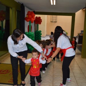 HOMENAGEM DA EDUCAÇÃO INFANTIL ÀS MÃES