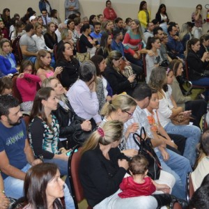 HOMENAGEM DA EDUCAÇÃO INFANTIL ÀS MÃES