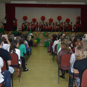 HOMENAGEM DA EDUCAÇÃO INFANTIL ÀS MÃES