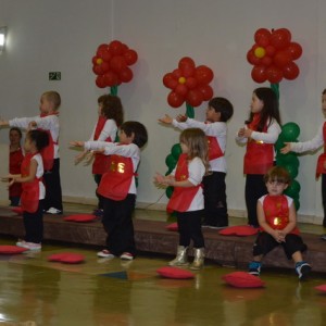 HOMENAGEM DA EDUCAÇÃO INFANTIL ÀS MÃES