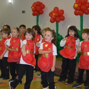 HOMENAGEM DA EDUCAÇÃO INFANTIL ÀS MÃES