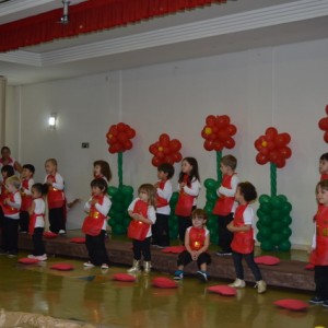 HOMENAGEM DA EDUCAÇÃO INFANTIL ÀS MÃES