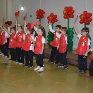 HOMENAGEM DA EDUCAÇÃO INFANTIL ÀS MÃES