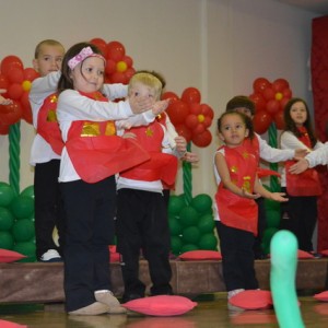 HOMENAGEM DA EDUCAÇÃO INFANTIL ÀS MÃES