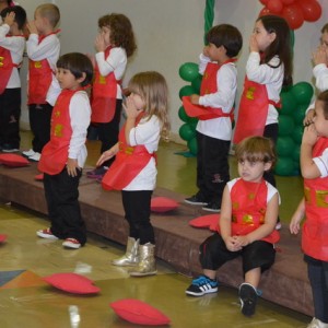 HOMENAGEM DA EDUCAÇÃO INFANTIL ÀS MÃES