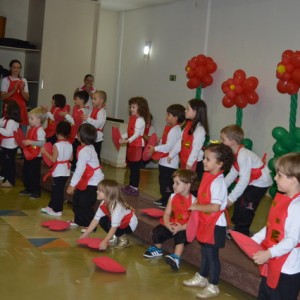 HOMENAGEM DA EDUCAÇÃO INFANTIL ÀS MÃES