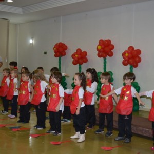 HOMENAGEM DA EDUCAÇÃO INFANTIL ÀS MÃES