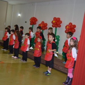 HOMENAGEM DA EDUCAÇÃO INFANTIL ÀS MÃES